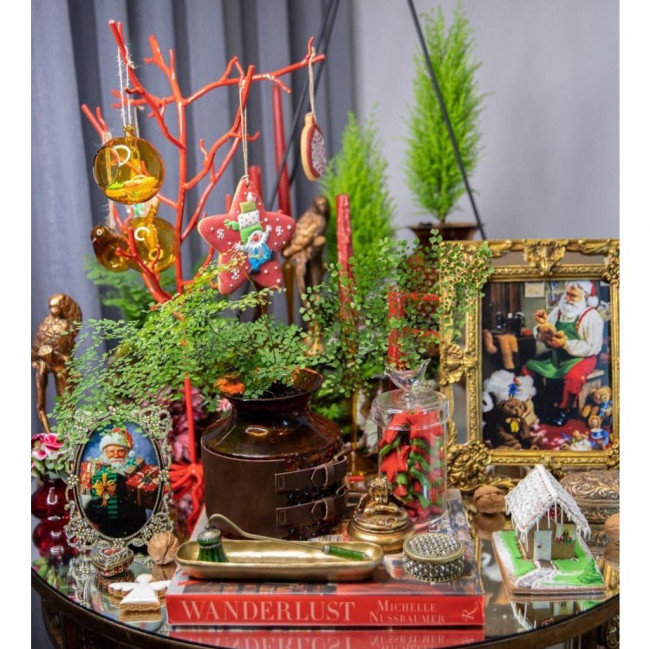 Árvore Natal decorativa dourada( sem os bonecos)