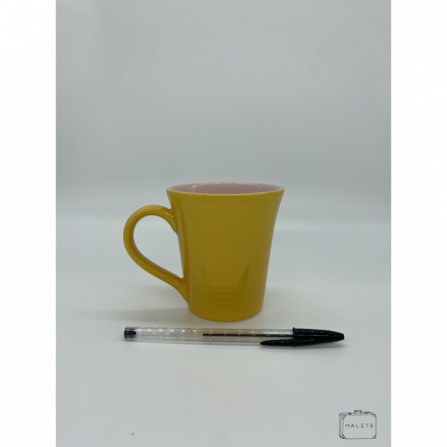 CANECA AMARELA COM INTERIOR ROSA
