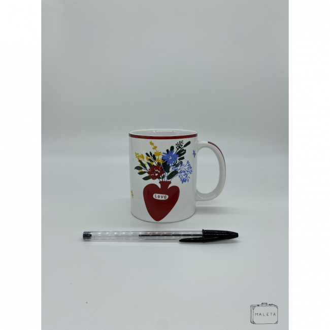 CANECA COM ESTAMPA DE CORAÇÃO LOVE