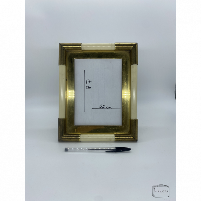 PORTA RETRATO DOURADO COM BRANCO - 17X22