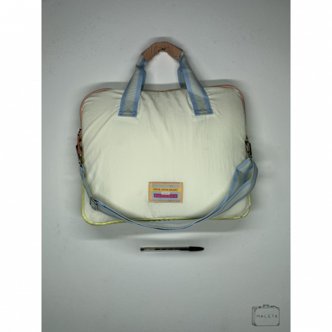 MOCHILA PASTA LATERAL TACTEL BRANCA - POUR YOUR HEART