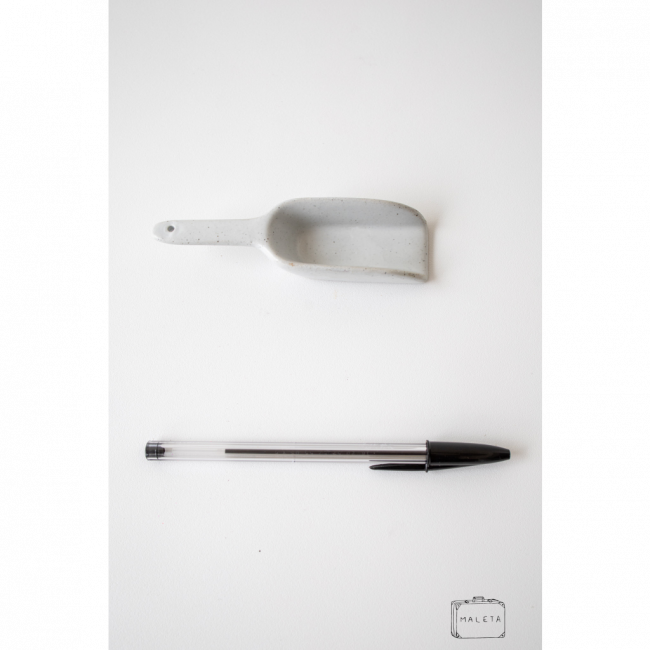 MEDIDOR DE CERÂMICA OFF WHITE - PEQUENA