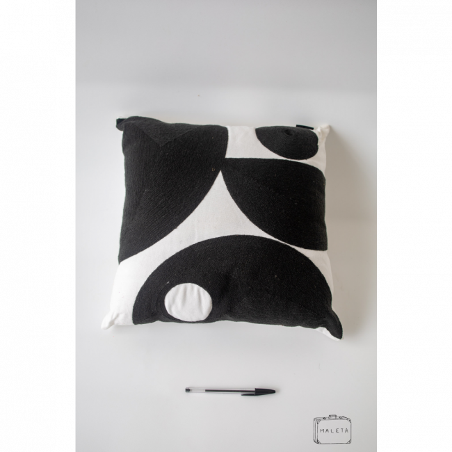 ALMOFADA BRANCA ESTAMPA PRETA - 45X45