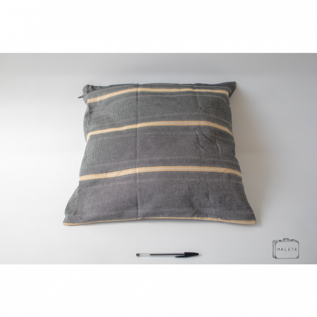 ALMOFADA CINZA LISTRA AMARELA (GRINGA) - 50X50