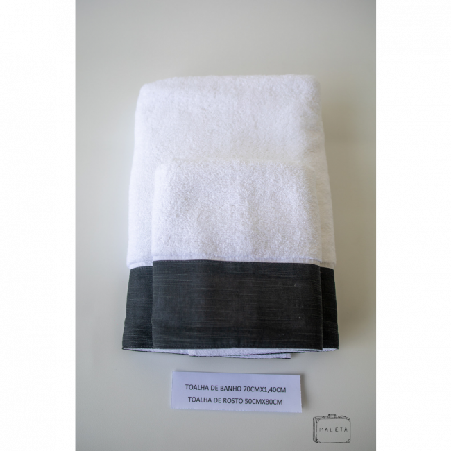 TOALHA DE BANHO COM ROSTO BRANCA DETALHE PRETO