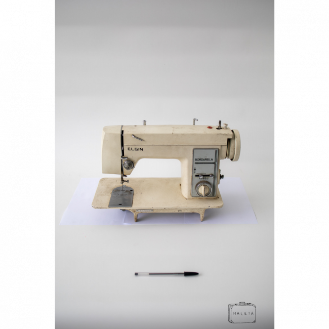 MÁQUINA DE COSTURA SINGER BRANCA