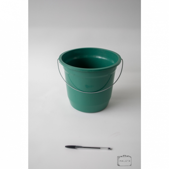 BALDE DE PLÁSTICO COM ALÇA VERDE - PEQUENO