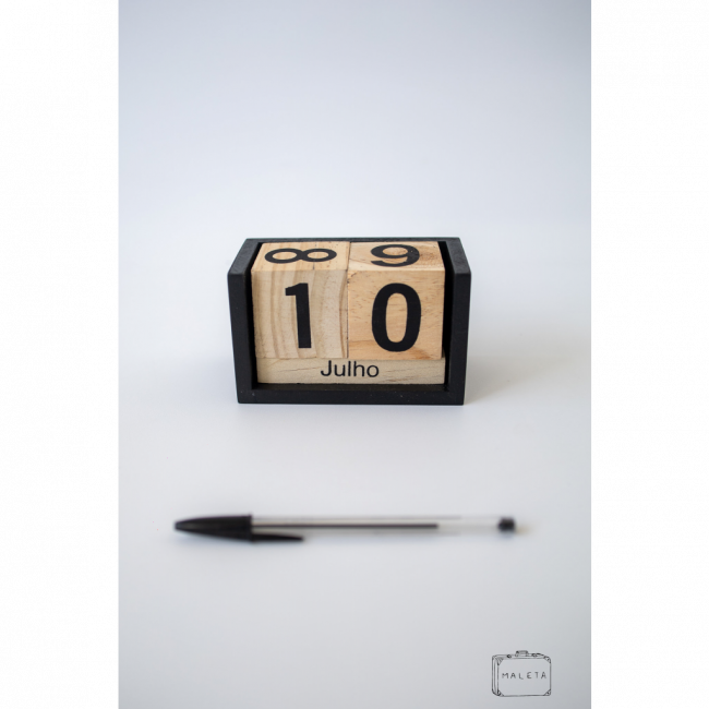 CALENDÁRIO DE MESA CUBOS DE MADEIRA