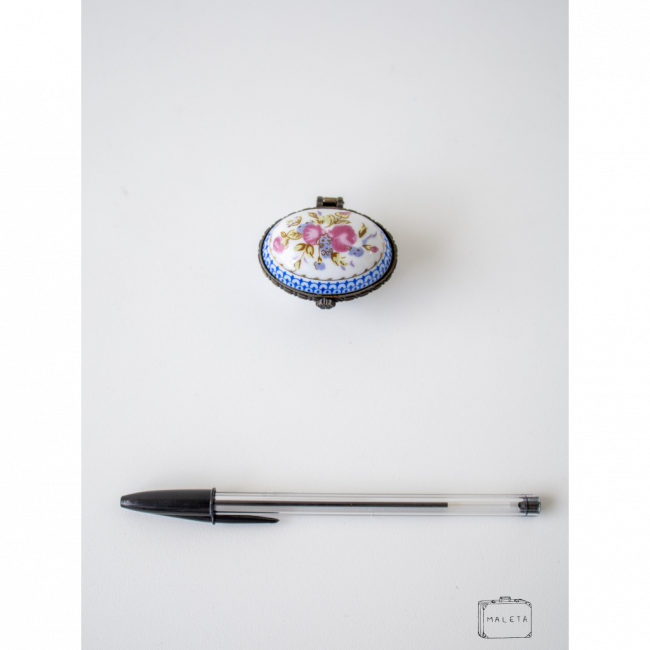 PORTA-JÓIAS CERÂMICA OVAL BRANCO COM DETALHE AZUL
