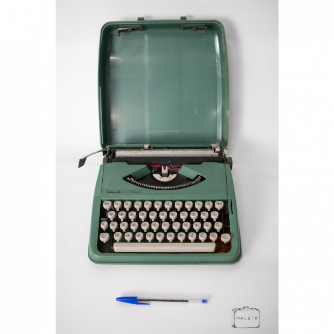 MÁQUINA DE ESCREVER OLIVETTI - VERDE