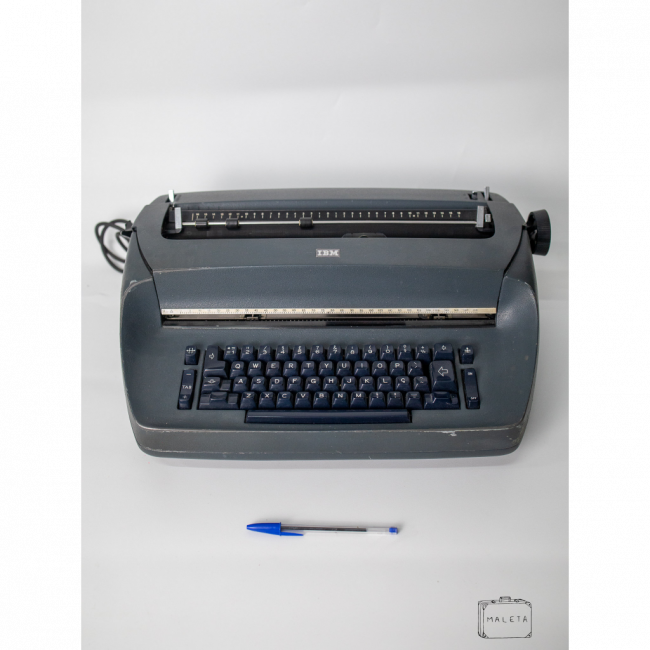 MÁQUINA DE ESCREVER IBM - CINZA
