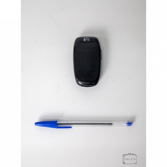 CELULAR SAMSUNG ABRE E FECHA PRETO