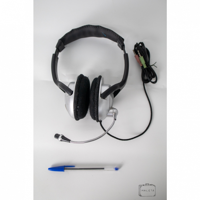 HEADPHONE COM MICROFONE PRETO E PRATA