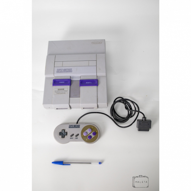 VÍDEO GAME NINTENDO COM DOIS CONTROLES CINZA COM DETALHES ROXO