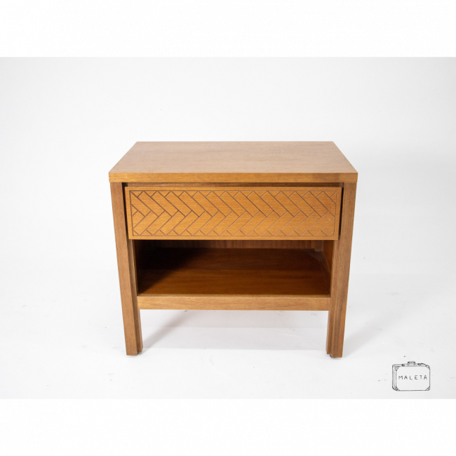 MESA DE CABECEIRA MADEIRA GAVETA TEXTURADA – L0,65XP0,40XA0,58
