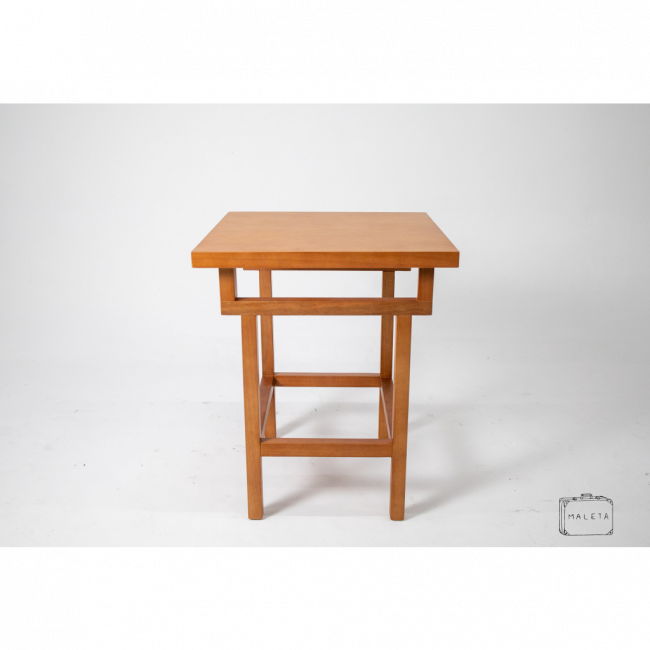 MESA LATERAL MADEIRA DETALHE PÉZINHO – L0,50XP0,50XA0,60