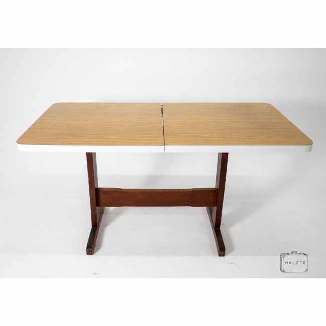 MESA DE JANTAR RETANGULAR TAMPO FORMICA – L1,57XP0,85XA0,79