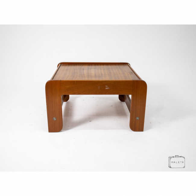 MESA DE CENTRO QUADRADA MADEIRA LISA – L0,59XP0,64XA0,35
