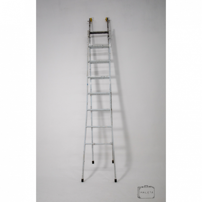 ESCADA METAL MAGIRO 15 DEGRAUS – FECHADA A2,70