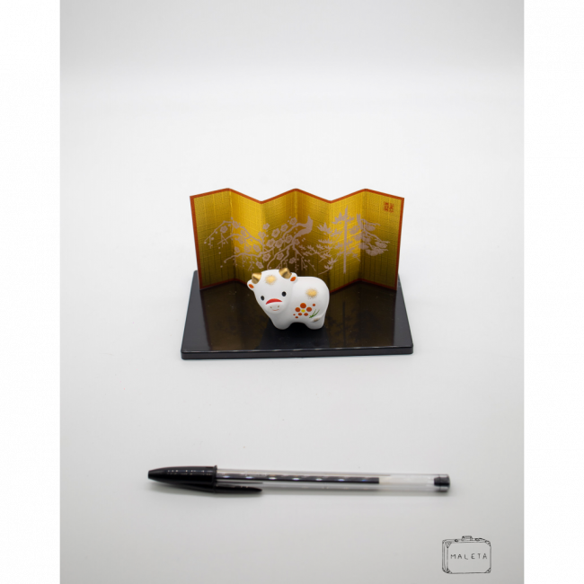 VACA CERÂMICA BRANCA BASE PRETA DETALHE DOURADO DECORAÇÃO