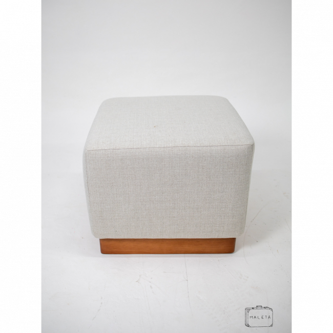 PUFF QUADRADO CINZA PÉ MADEIRA – A0,45XL0,55XP0,55