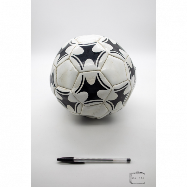 BOLA DE FUTEBOL BRANCA E PRETA (REMOVIDA DO CATÁLOGO) – FUROU