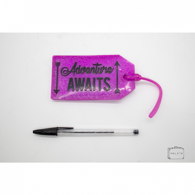 MARCADOR DE MALA ROXO - ADVENTURE AWAITS
