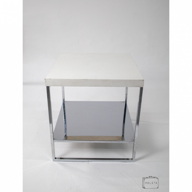 MESA LATERAL CROMADA COM TAMPO BRANCO L0,50XP0,50XA0,55