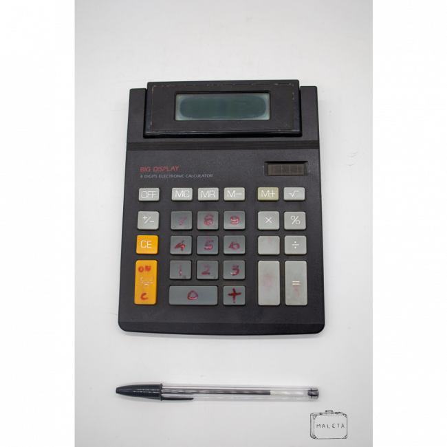 CALCULADORA PRETA COM VISOR GRANDE
