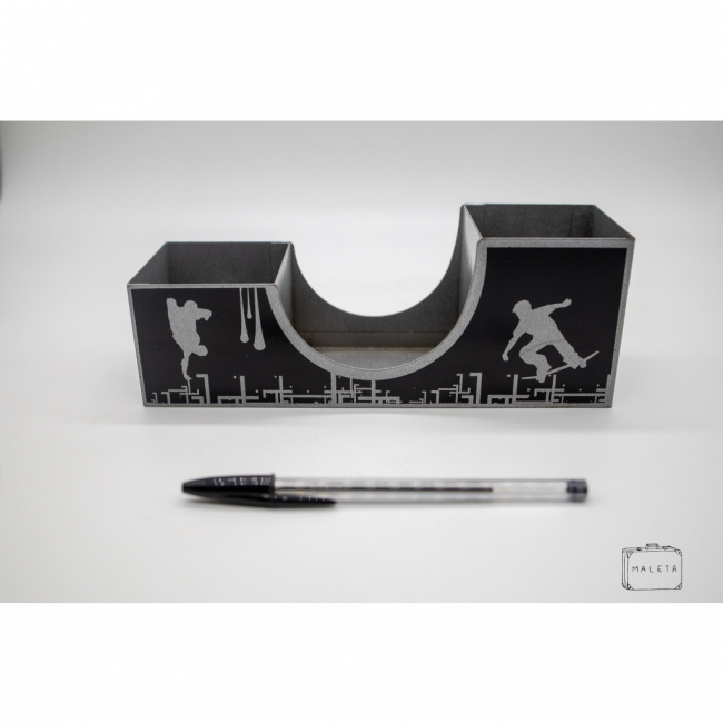 PORTA-CANETA DE METAL EM FORMA DE RAMPA DE SKATE CINZA