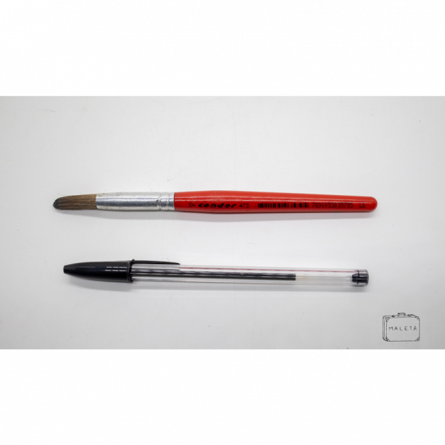 PINCEL COM CABO PRETO - DETALHE