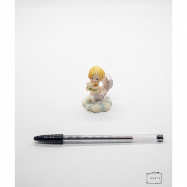 ESCULTURA BEBÊ NO VASO SANITÁRIO