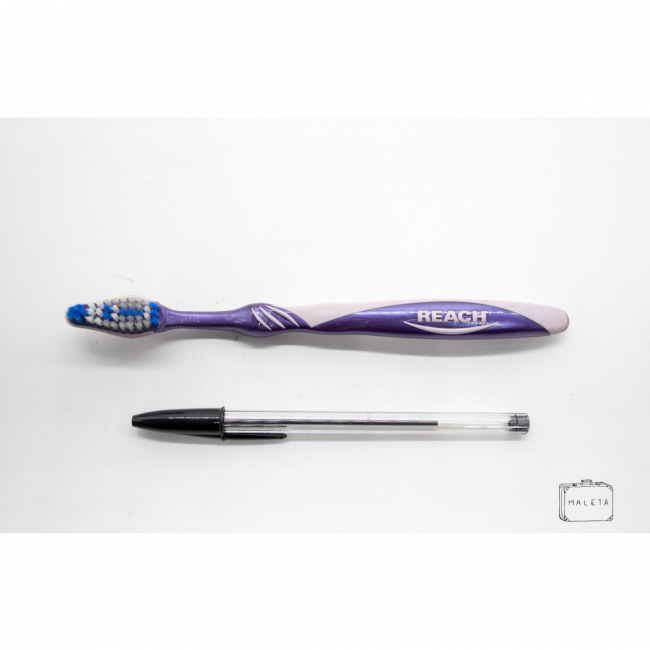 ESCOVA DE DENTE ROXA COM LILÁS