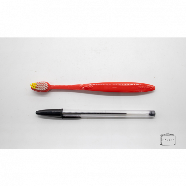 ESCOVA DE DENTE INFANTIL VERMELHA