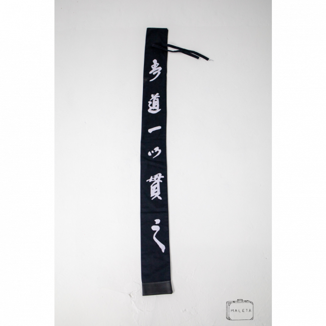 CAPA PARA ESPADA SAMURAI PRETA COM ESCRITA JAPONESA