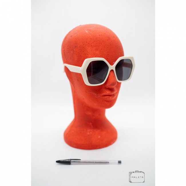 ÓCULOS DE SOL OFF WHITE COM LENTE PRETA