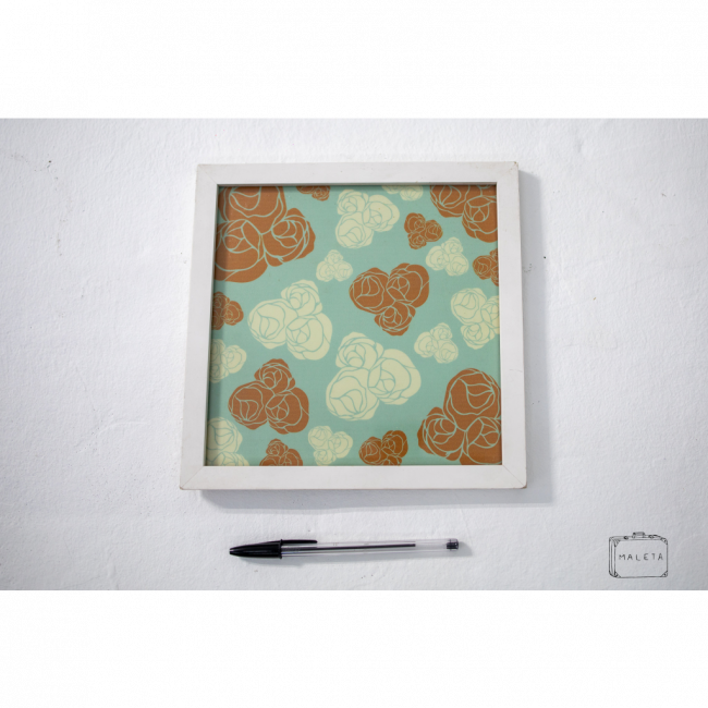 QUADRO FLORES FUNDO AZUL - 22X22