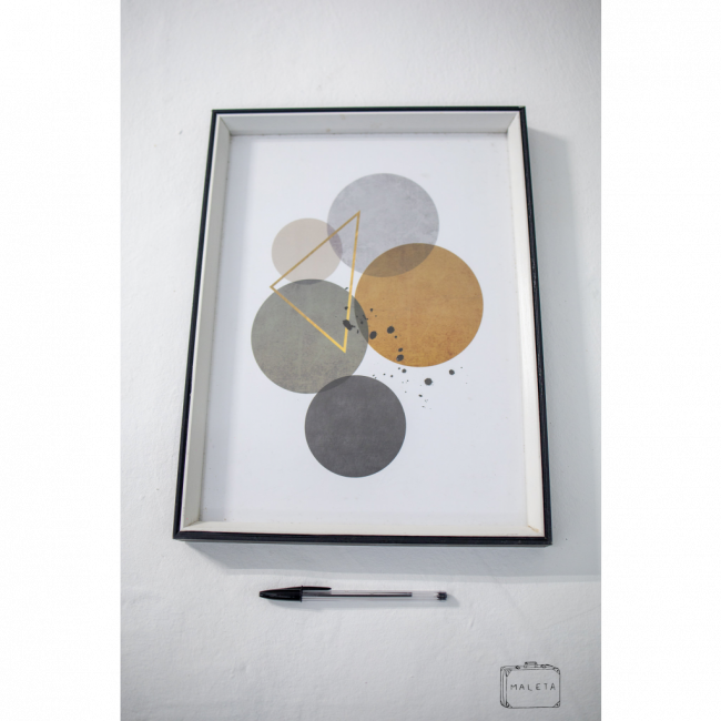 QUADRO BOLAS COM TRIÂNGULO - 30X40