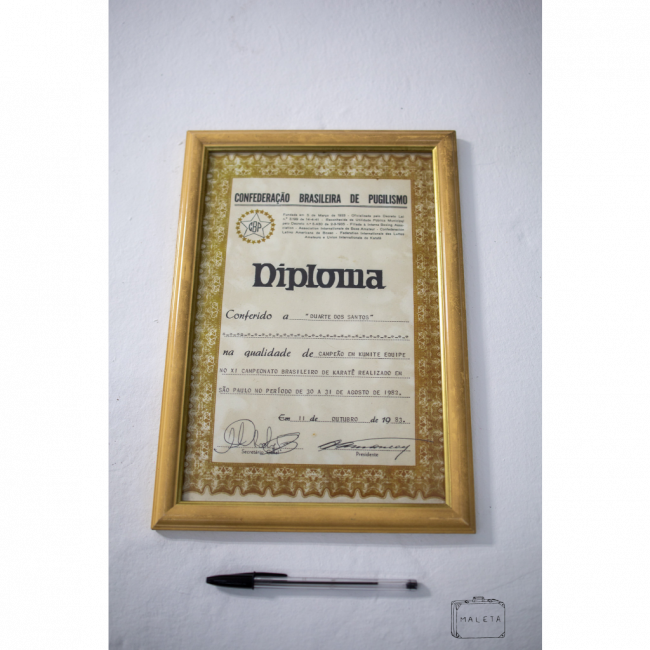 QUADRO DIPLOMA DOURADO - 23X33