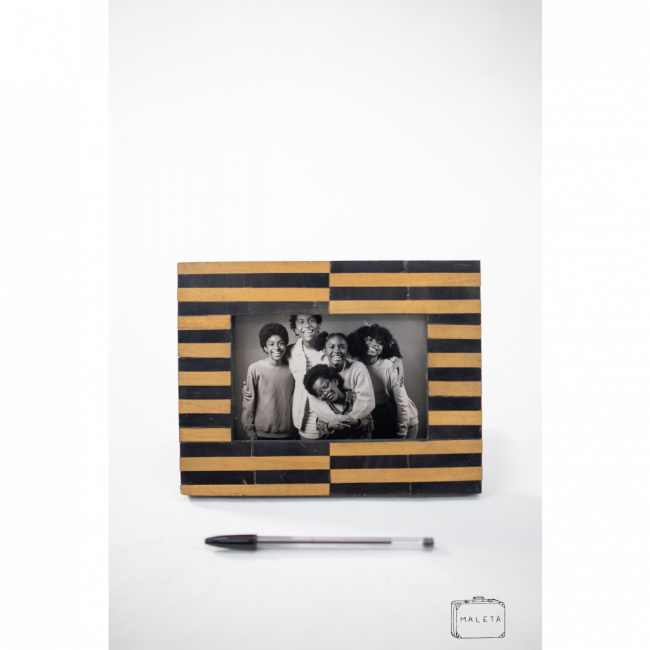 PORTA-RETRATO MADEIRA E PRETO - 22X17