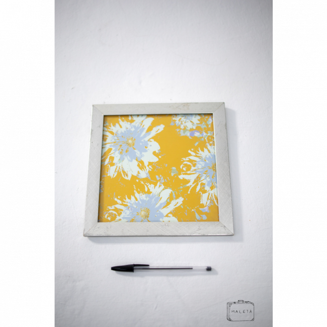 QUADRO FLORES FUNDO LARANJA - 23X23