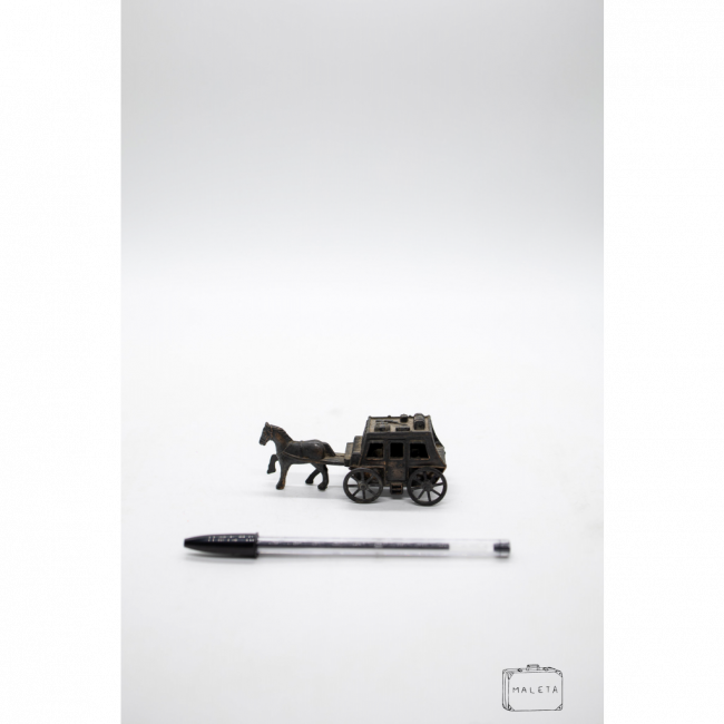 CAVALO PUXANDO CARROÇA DECORAÇÃO METAL VELHO – PEQUENO