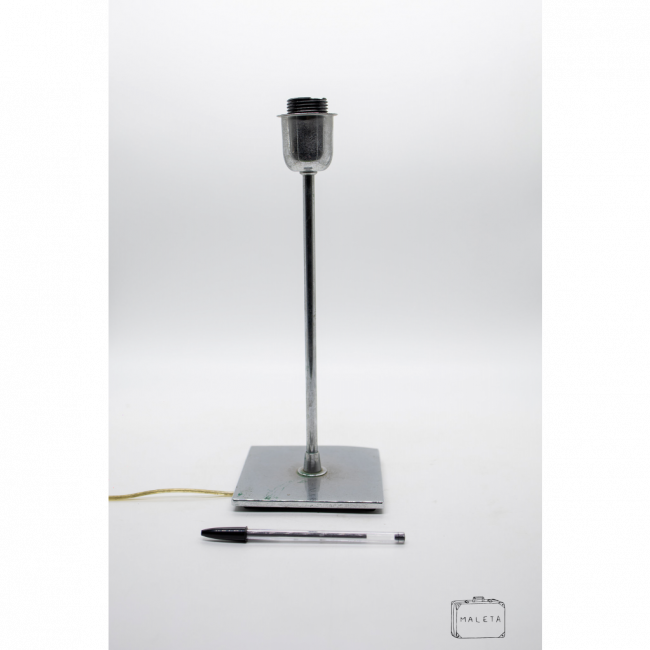 LUMINÁRIA DE MESA HASTE METAL CROMADA BASE QUADRADA