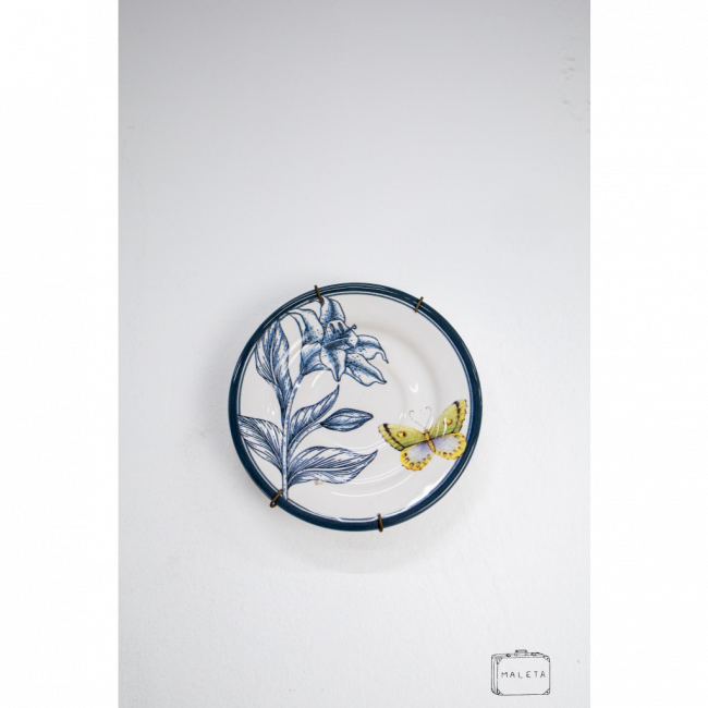 PRATO DECORATIVO FLOR AZUL COM BORBOLETA VERDE