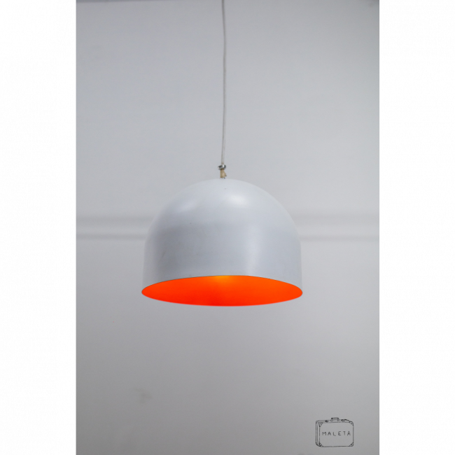 LUMINÁRIA PENDENTE BRANCA FOSCA INTERIOR LARANJA