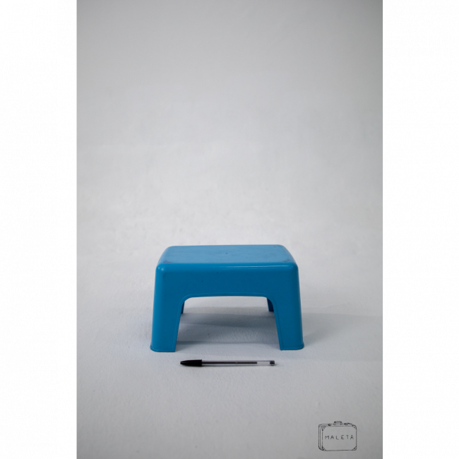 BANCO INFANTIL DE PLÁSTICO AZUL