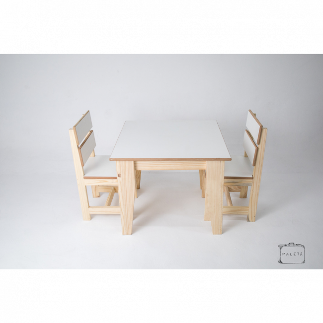 MESA QUADRADA INFANTIL COM DUAS CADEIRAS - L0,60XP0,60XA0,50