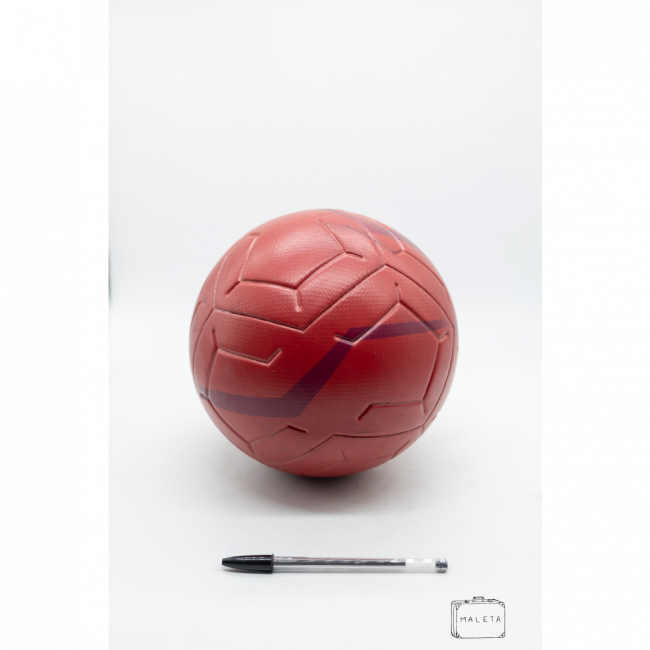 BOLA DE FUTEBOL VERMELHA