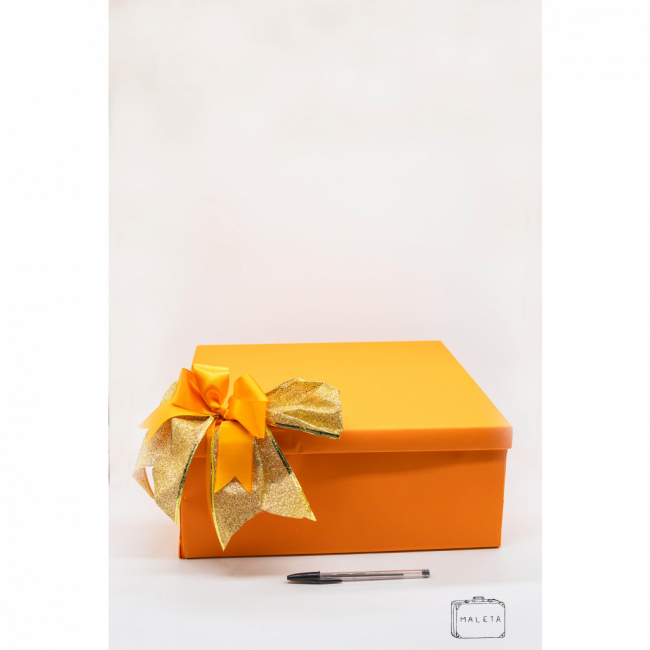 CAIXA DE PRESENTE LARANJA COM LAÇO DOURADO