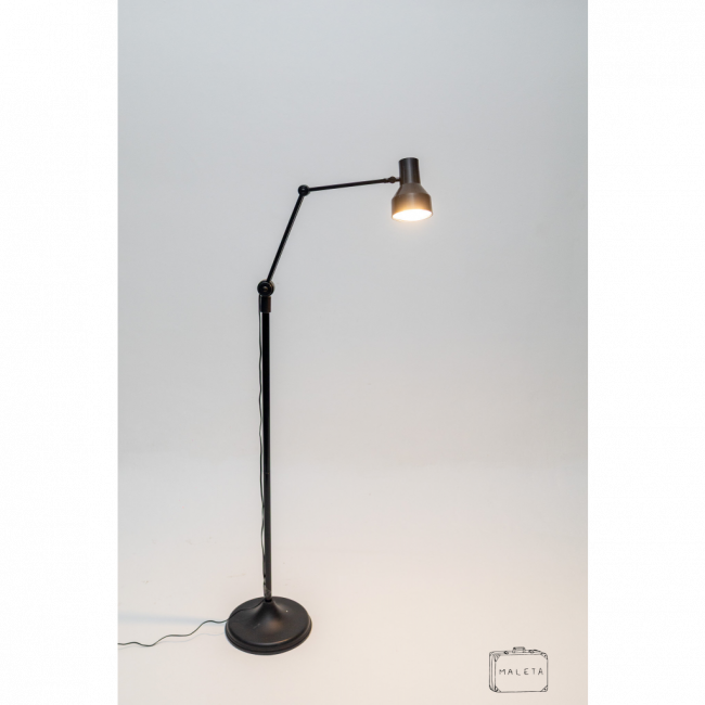 LUMINÁRIA DE PISO ARTICULADA PRETA - A1,74